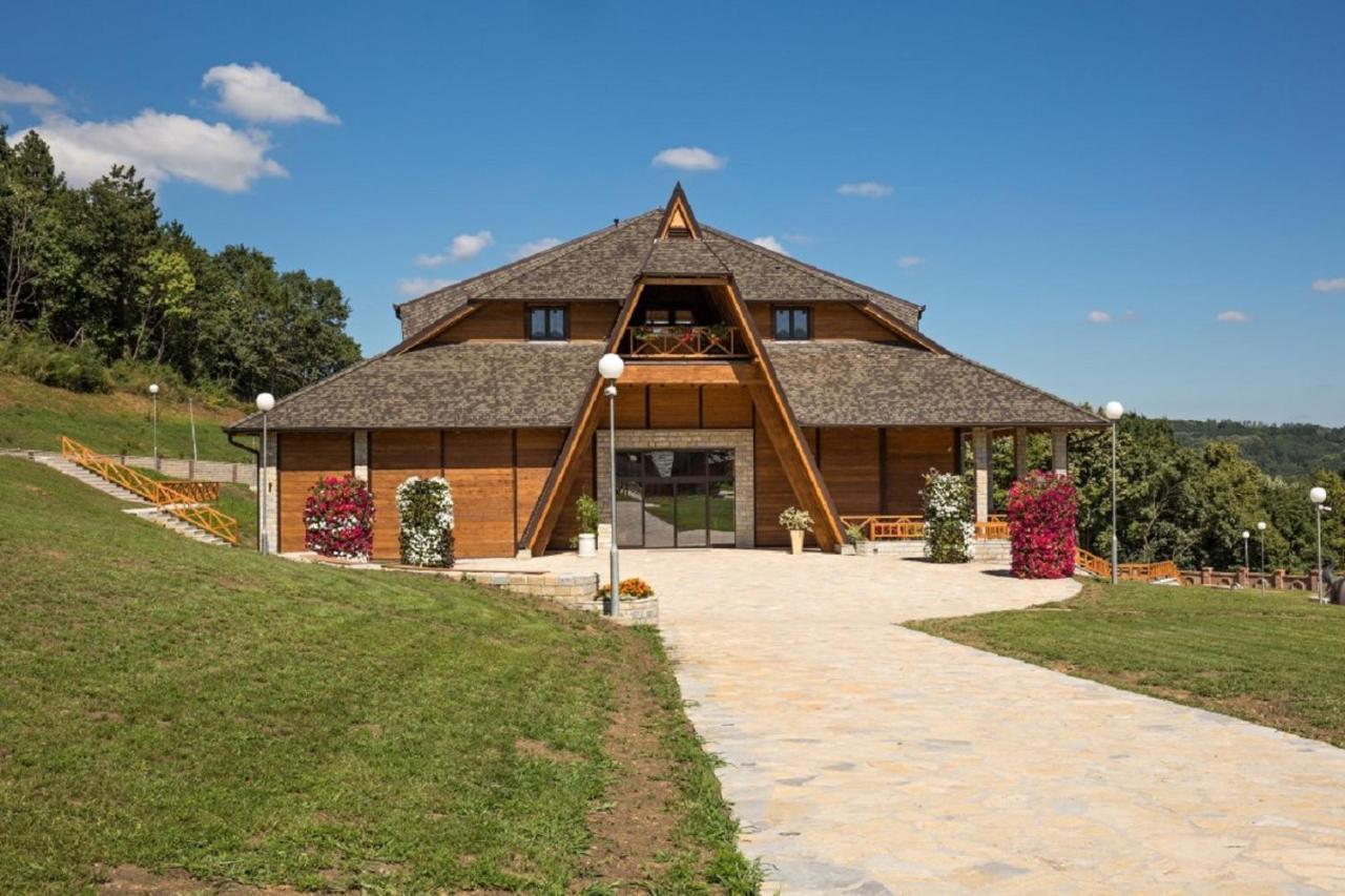 Etno Naselje Vrdnicka Kula Hotel Vrdnik Exterior foto