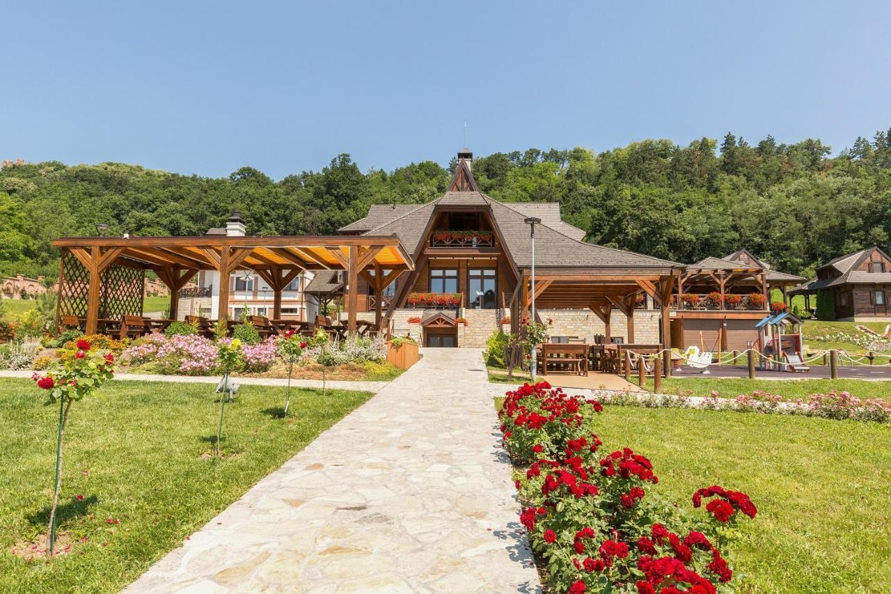 Etno Naselje Vrdnicka Kula Hotel Vrdnik Exterior foto